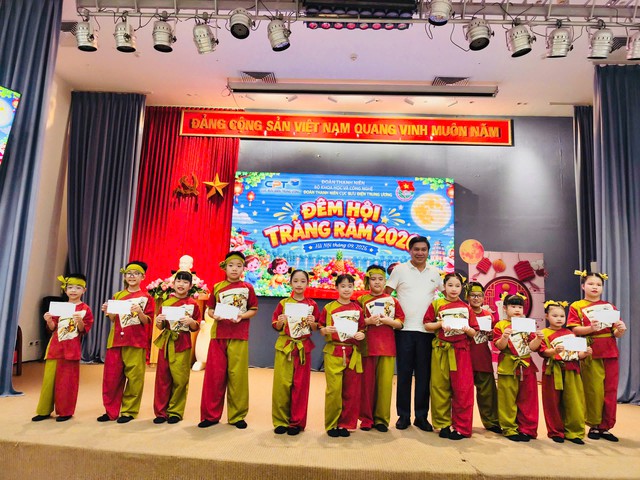 Cục Bưu điện Trung ương tổ chức chương tr&igrave;nh "Đ&ecirc;m hội Trăng rằm 2026" cho thiếu nhi - Ảnh 16.